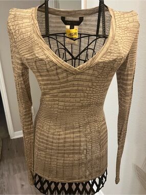 BCBGMaxAzria Light Gray/cream printed top